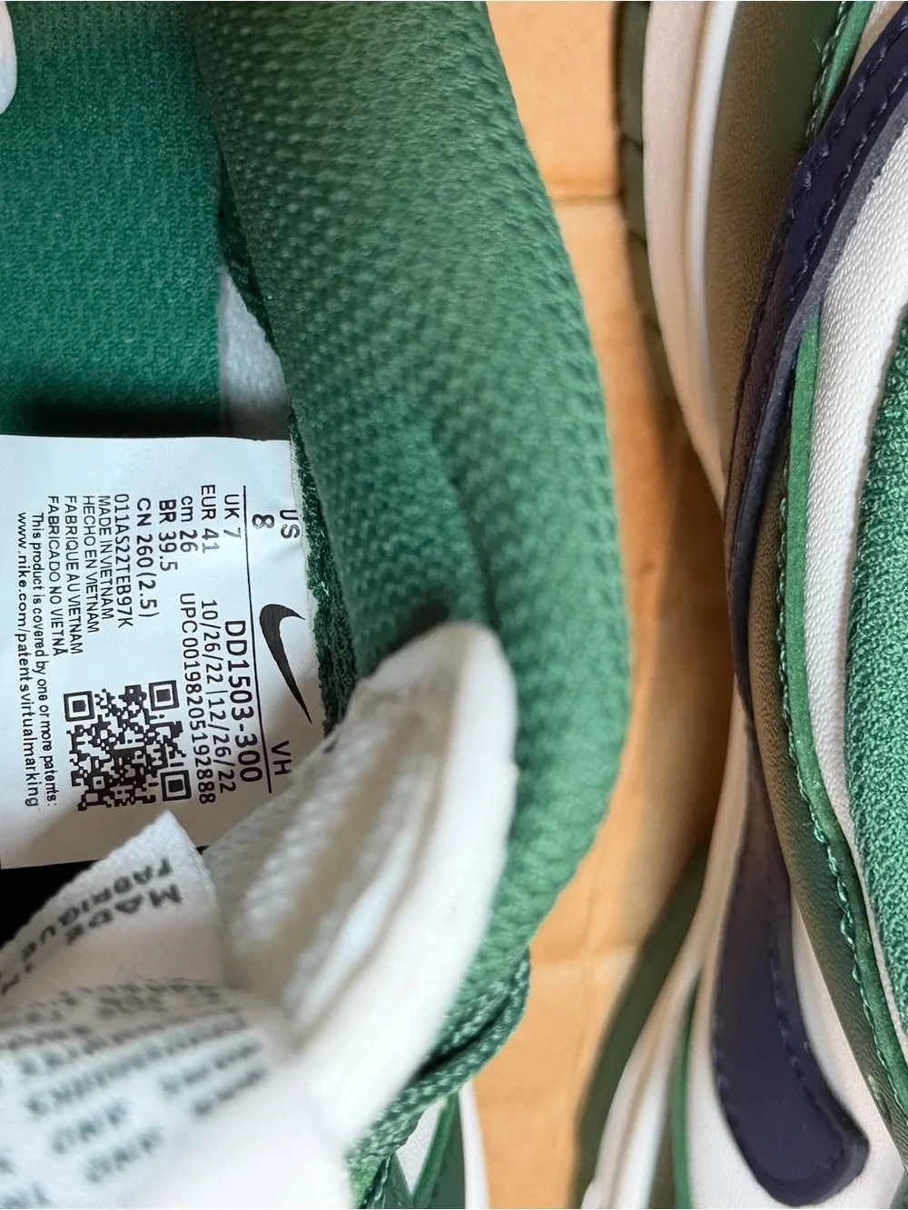Nike Kids Low-Top Sneakers in Green, White & Black